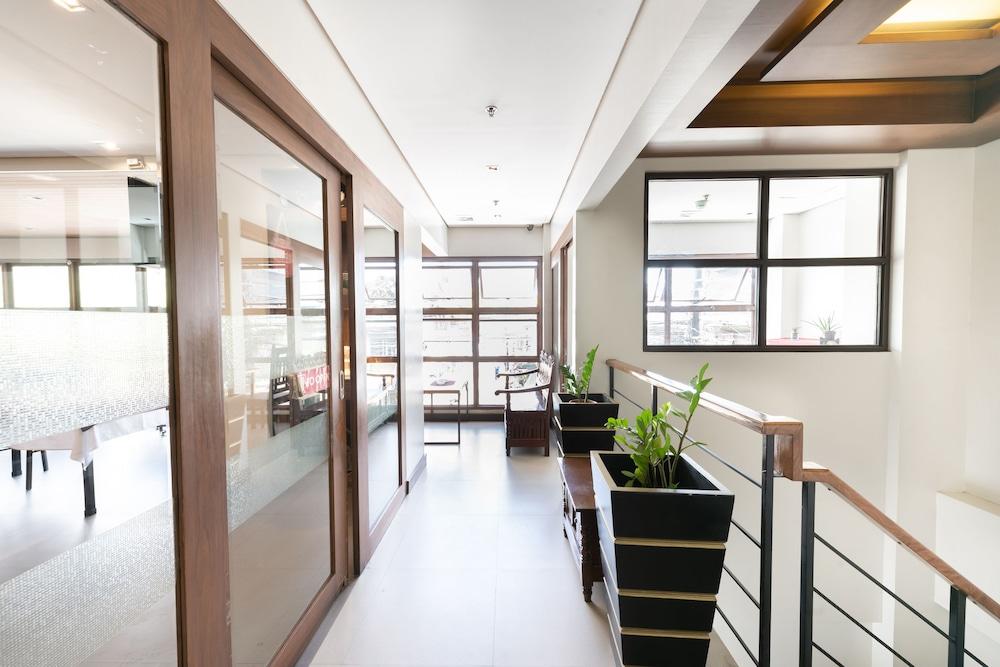 West Makati Hotel Makati City Extérieur photo