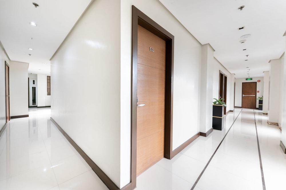West Makati Hotel Makati City Extérieur photo