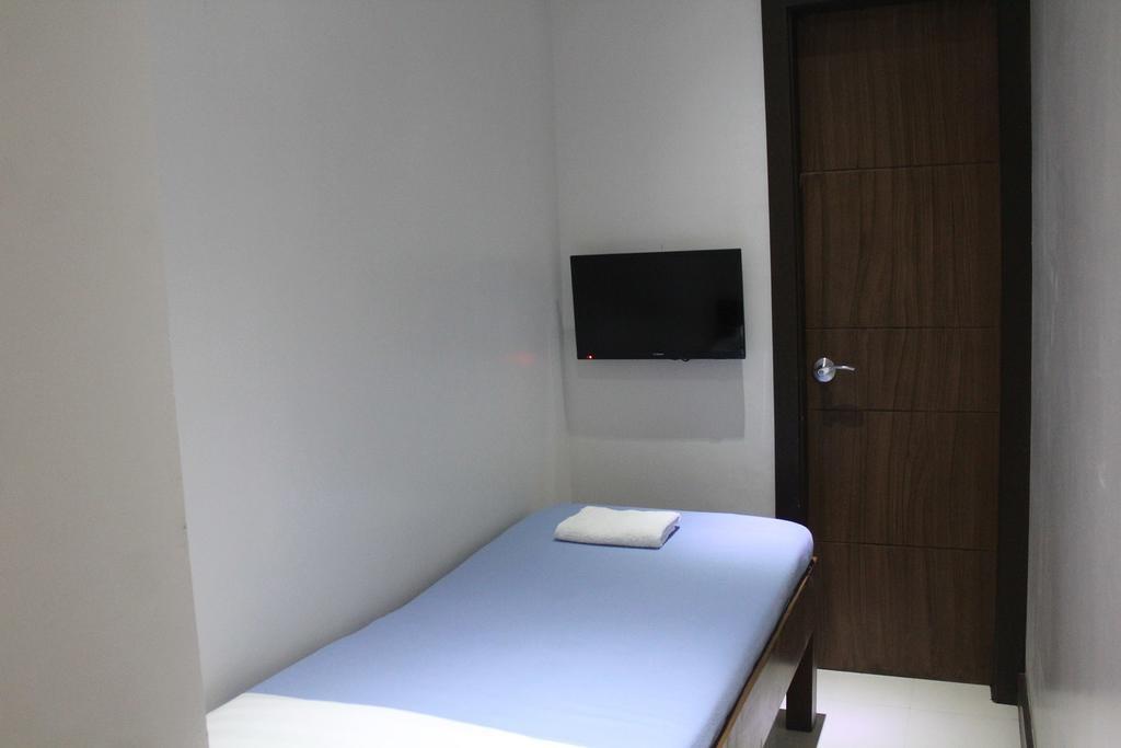 West Makati Hotel Makati City Extérieur photo