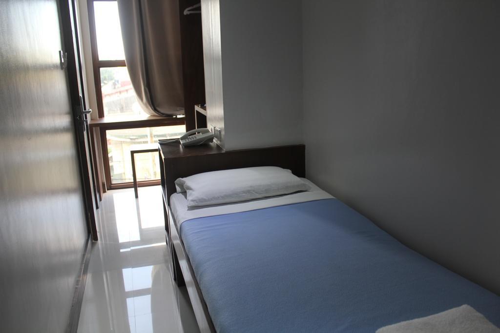 West Makati Hotel Makati City Extérieur photo