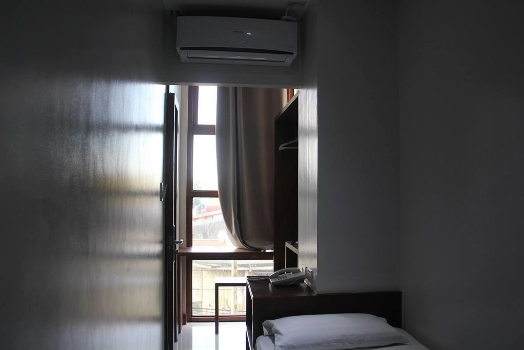 West Makati Hotel Makati City Extérieur photo