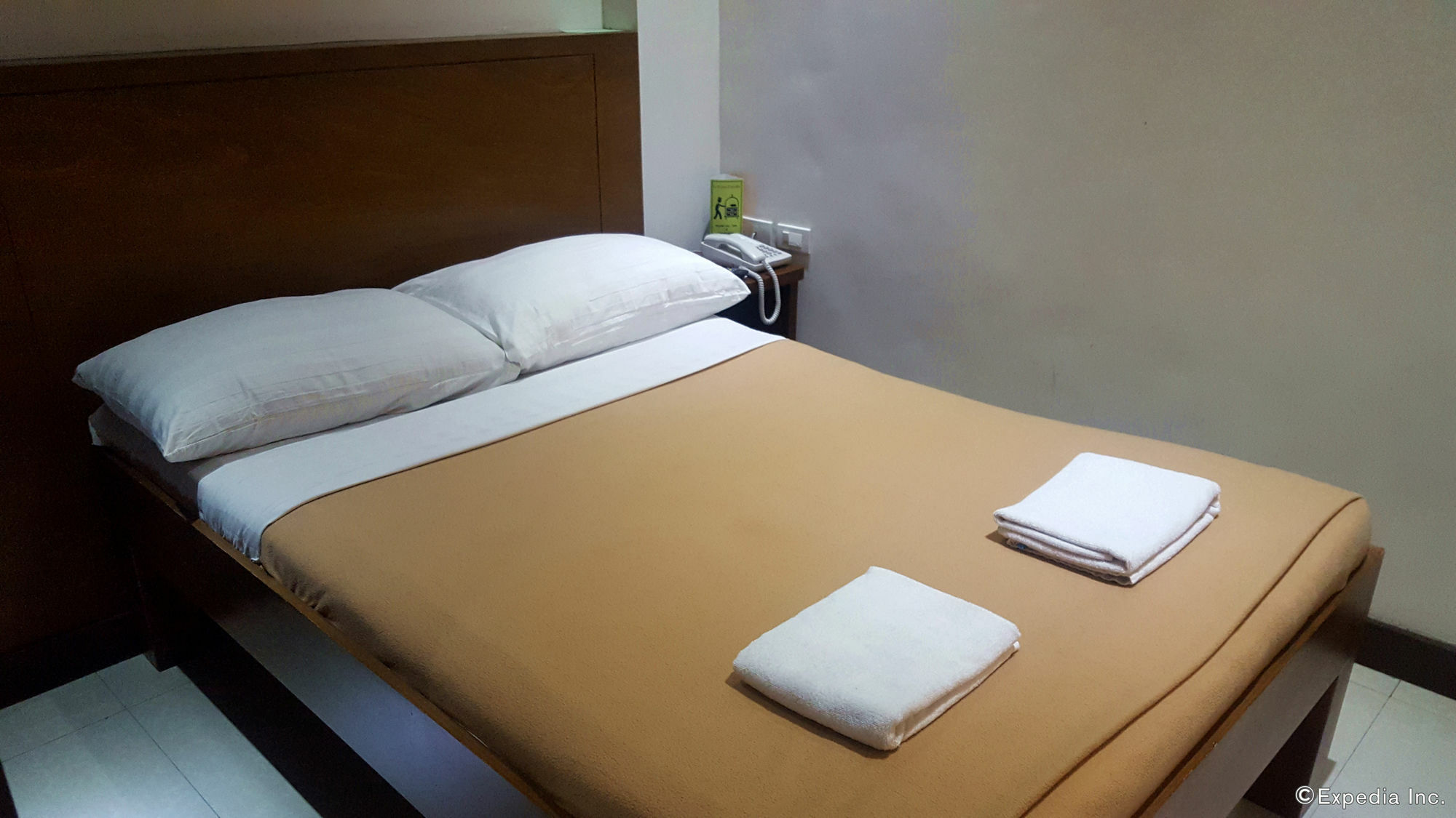 West Makati Hotel Makati City Extérieur photo