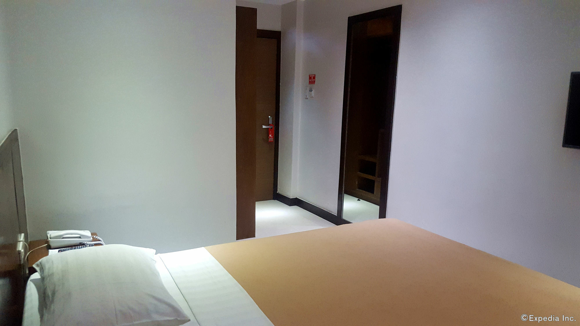 West Makati Hotel Makati City Extérieur photo