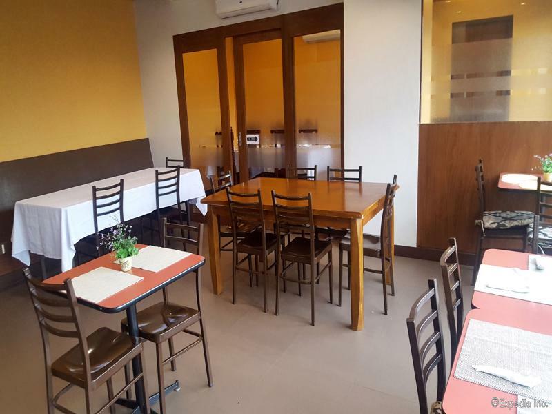 West Makati Hotel Makati City Extérieur photo