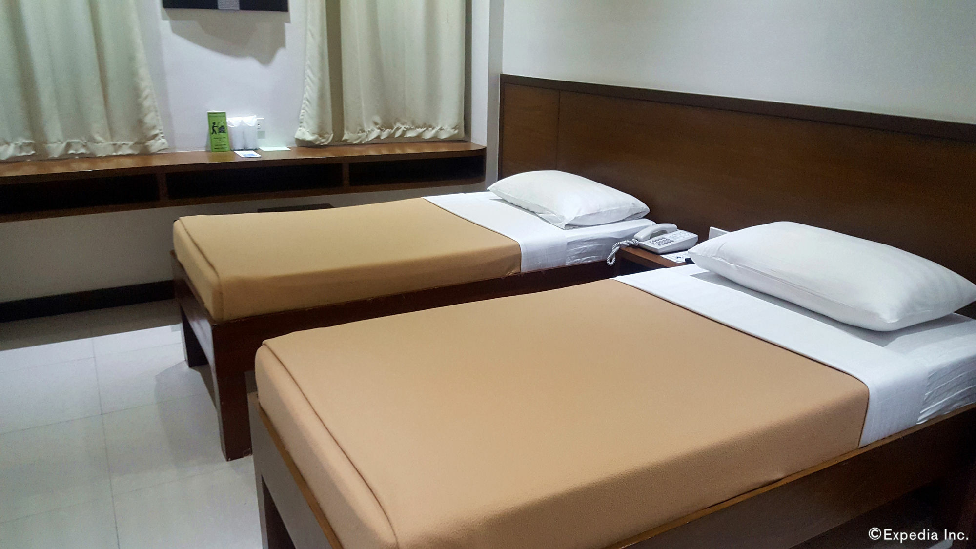 West Makati Hotel Makati City Extérieur photo