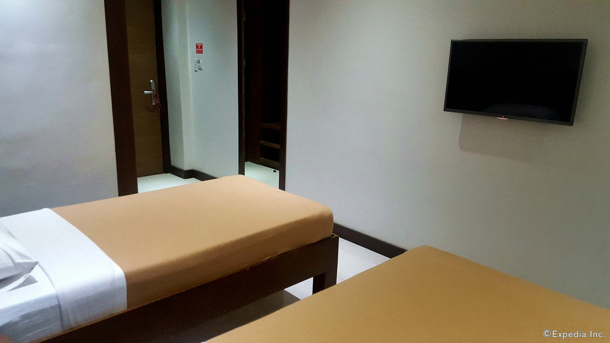 West Makati Hotel Makati City Extérieur photo
